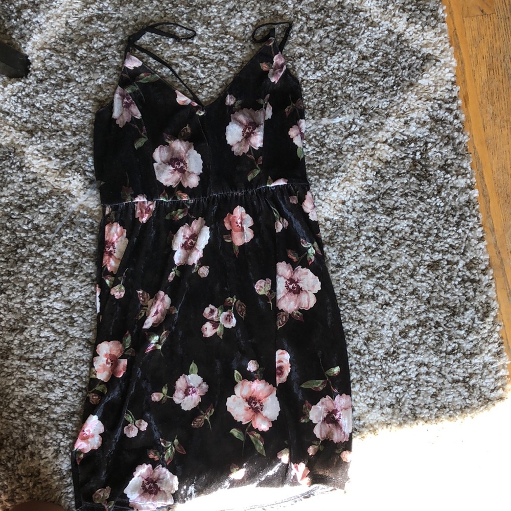 CUTE STRAPPY SUMMER DRESS